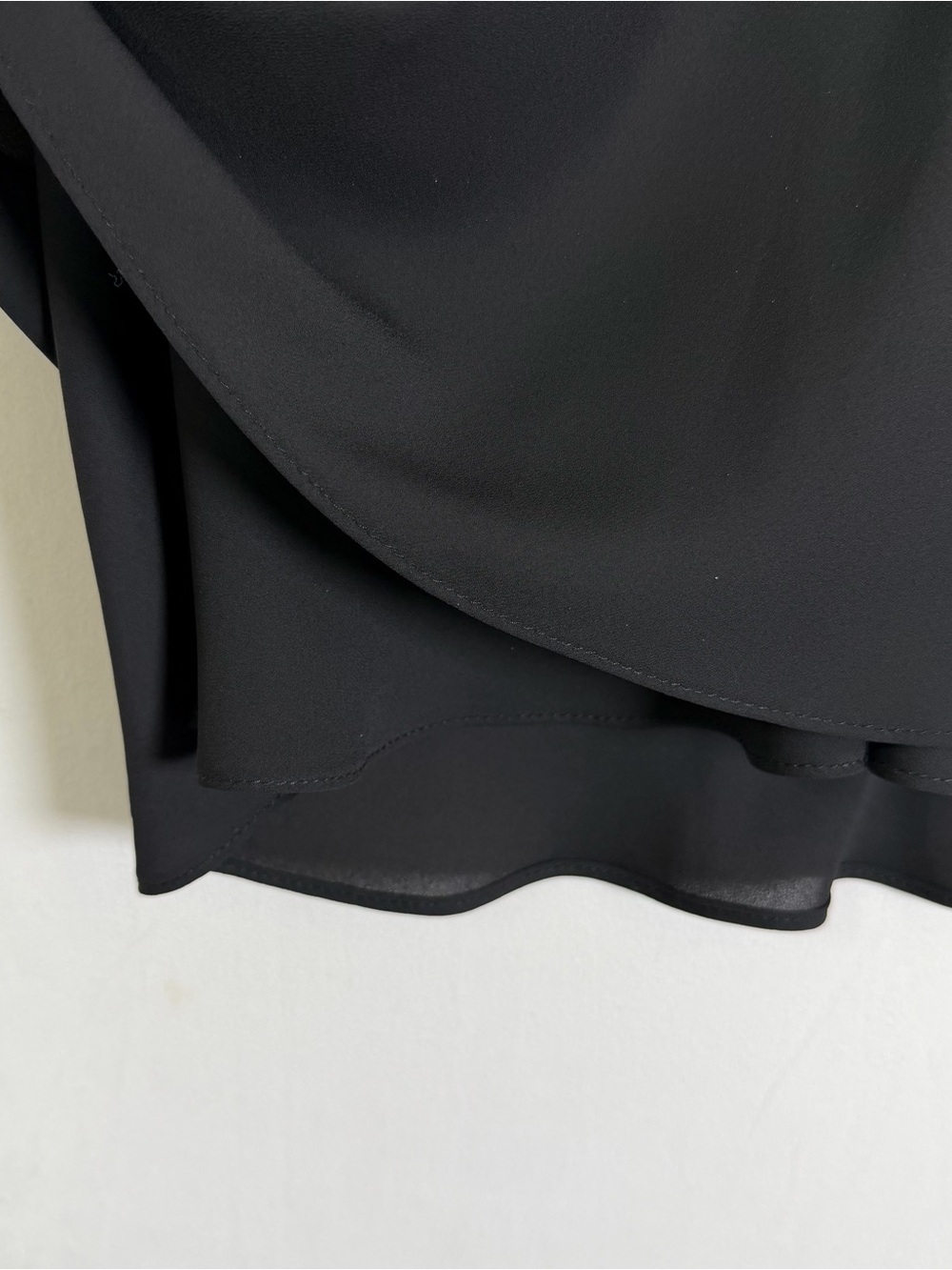 Frank Lyman Women’s Black Layered Chiffon V-Neck Sleeveless Blouse Top Size 8 - Picture 3 of 7